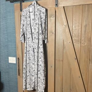 Chic Black and White Floral Long Sleeve Dress